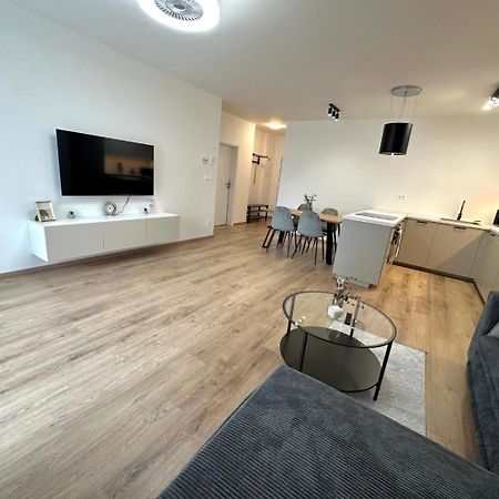 2 Room Apartment, New Building, Balcony, 208 Rovinka Luaran gambar