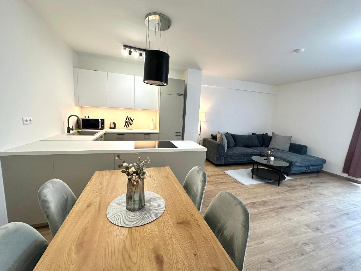 2 Room Apartment, New Building, Balcony, 208 Rovinka Luaran gambar